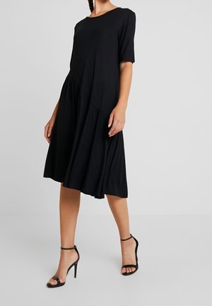 Sukienka z dżerseju