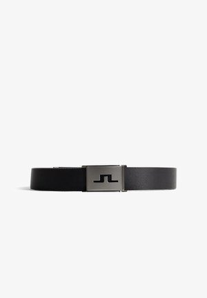 Cintura nera realizzata in materiale testurizzato, caratterizzata da una elegante fibbia rettangolare in argento con ritaglio del logo, progettata per un'estetica moderna.