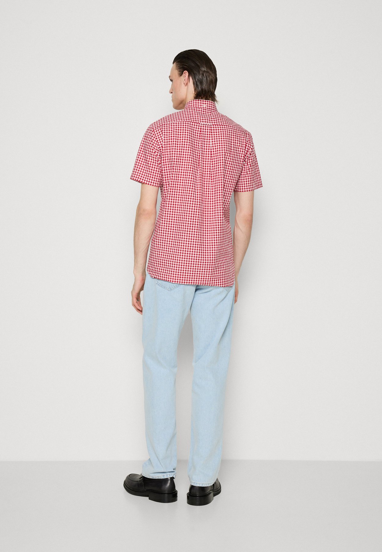 REGULAR FIT