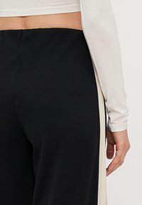Vero Moda Tall VMBERLIN WIDE PANEL - Hlače - black
