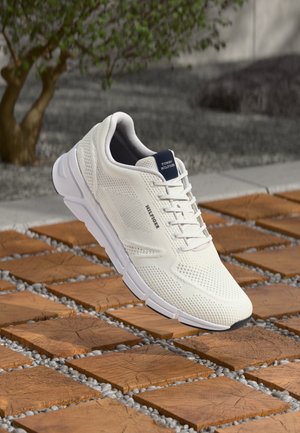 MODERN COMFORT RUN - Sportbačiai - white