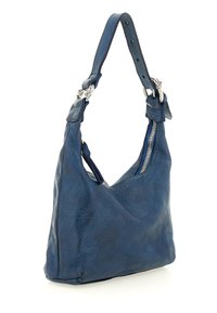 Borsa a tracolla in pelle blu con superficie strutturata, forma asimmetrica e una tracolla regolabile singola. Presenta una cerniera argentata come dettaglio.