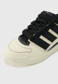 adidas Originals FORUM 2000UNISEX - Tenisky - off white/core black/grey six