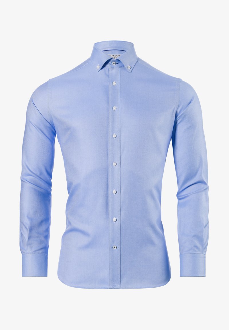 Hellblaues Hemd aus gewebtem Stoff, mit Button-Down-Kragen, langen Ärmeln und weißen Knöpfen entlang der Vorderblende.