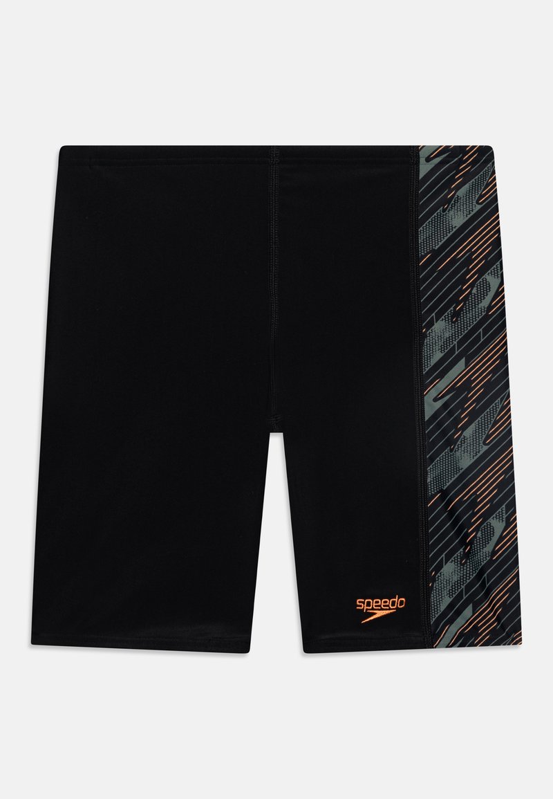 Černé plavecké šortky s přiléhavým střihem, s vzorovanou bočním panelem v šedé a oranžové barvě, vyrobené z hladké, elastické tkaniny.