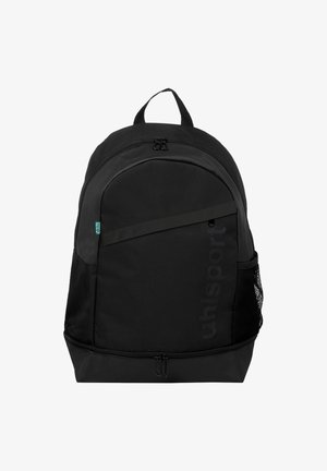 Zwarte nylon rugzak met een afgeronde vorm, voorzien van een voorzak met rits, een zijvak van mesh en een opvallend logo. Verstelbare schouderbanden.