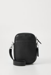Borsa a tracolla nera in pelle con forma rettangolare, texture liscia, hardware argentato, tracolla regolabile e logo discreto sul fronte.