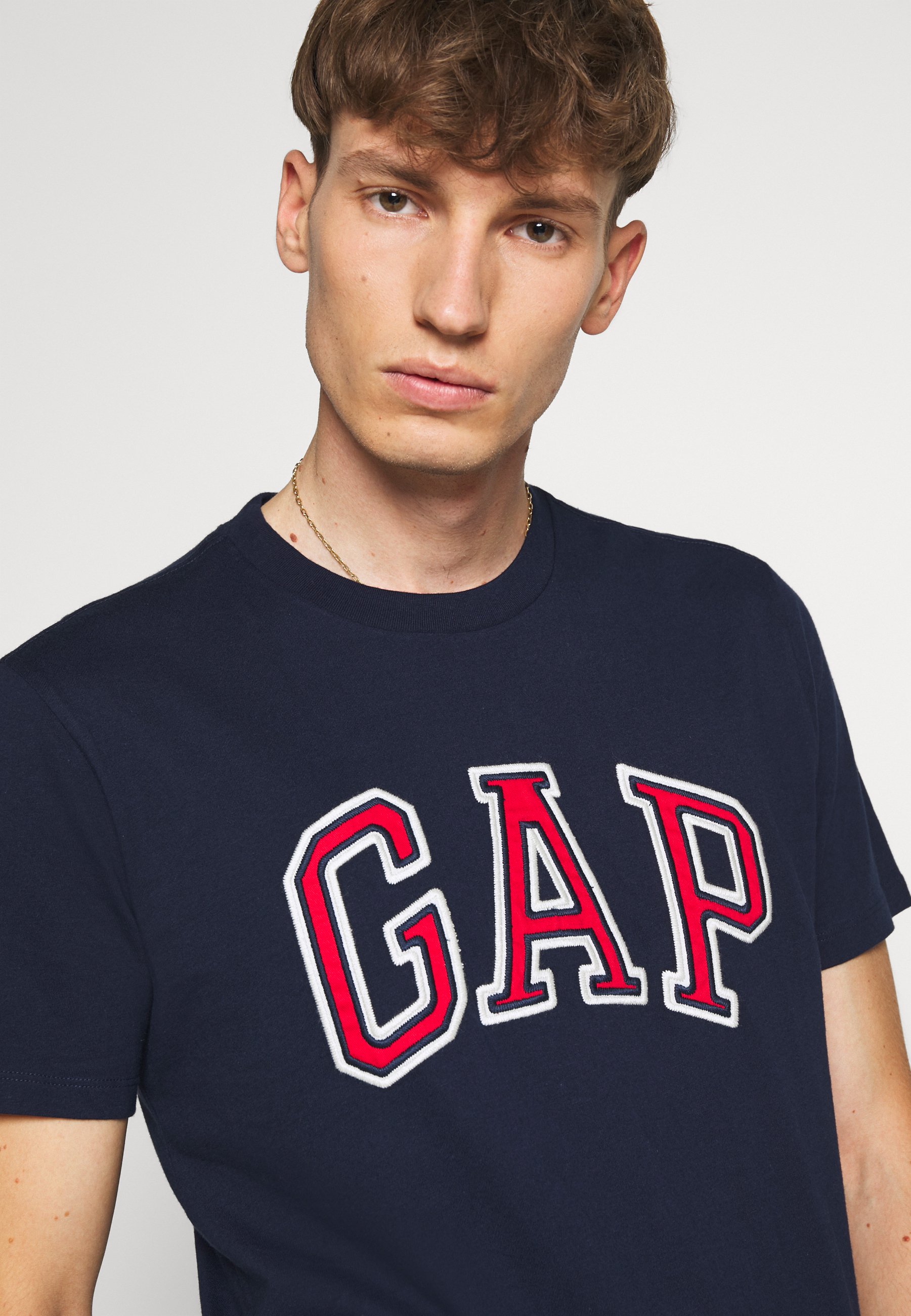 GAP BAS ARCH T shirts med print tapestry navy Zalando.no GAP BAS ARCH - T-shirts med print - white