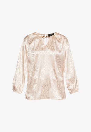 Lichtbeige blouse met een subtiele luipaardprint, ronde halslijn en 3/4 mouwen. Heeft een keyhole-opening en een gouden kettingaccent bij de hals.