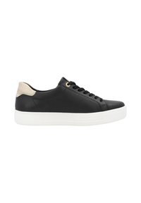 Baskets en cuir noir avec semelle en caoutchouc blanche, design à lacets, œillets dorés et accent beige au niveau du talon. Texture lisse sur toute la surface.