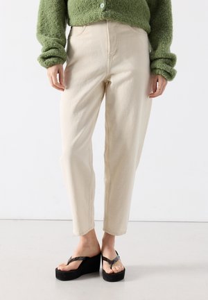 American Vintage TINEBOROW - Široke kavbojke - ecru