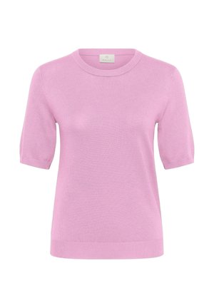 Suéter de punto de manga corta en rosa suave con escote redondo y puños y dobladillo acanalados, sin patrones ni logotipos visibles.