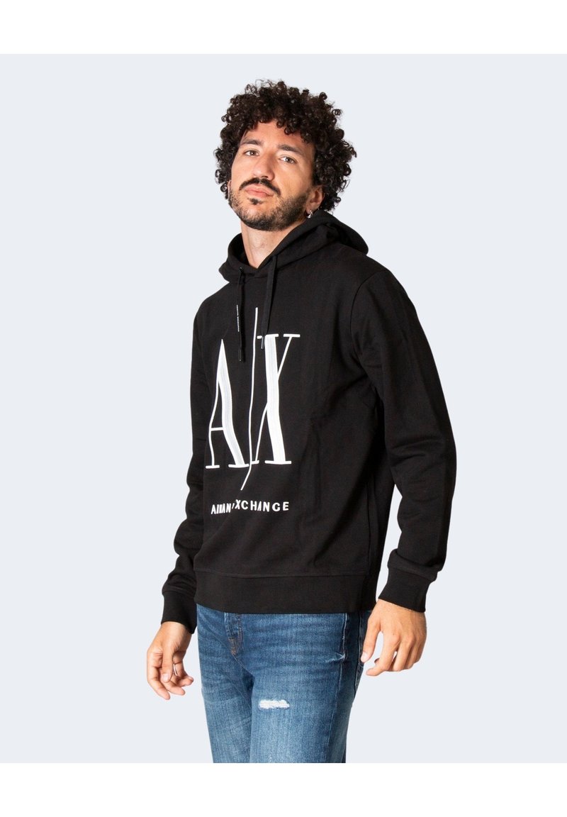Felpa nera con cappuccio realizzata in tessuto misto cotone, con stampa del logo bianco sul davanti, cappuccio regolabile con cordino e polsini a costine.