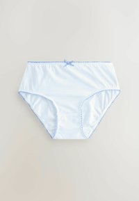 Bikini in cotone azzurro chiaro con texture morbida, fascia elastica in vita e un fiocco decorativo al centro frontale con dettagli in pizzo.