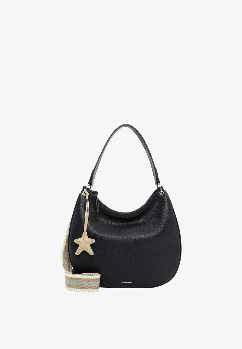 Sac à épaule en cuir noir de forme incurvée, avec une bandoulière amovible beige à rayures et un porte-clés en forme d'étoile de mer beige suspendu sur le côté.