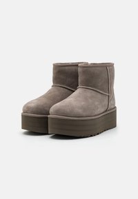 UGG Botki na platformie