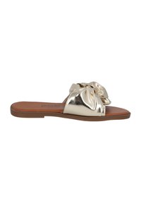 Sandali slip-on metallici dorati con dettaglio a fiocco annodato, soletta in pelle marrone e suola piatta texturizzata.