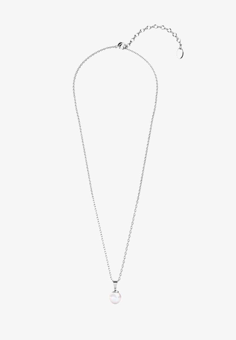 Zilveren ketting met een ronde parel als hanger. De ketting heeft een fijn schakelontwerp met een verstelbare sluiting.