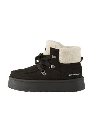Bottes noires en daim à la cheville avec un col en fausse fourrure crème, dotées d'œillets et de lacets métalliques, et d'une semelle en caoutchouc noir épaisse.