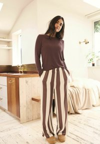 Next REGULAR FIT - LONG SLEEVE STRIPE SET - Pyjama - chocolate brown stripe/marron - ZALANDO.FR