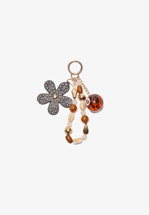 Nøglering med en sort læderblomst med nitter, en kugle med skildpaddeskalsmønster og en perlekæde i brune, creme og gyldne toner.