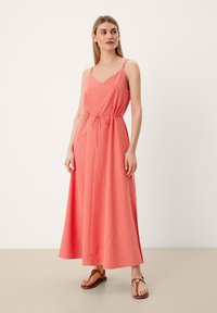 s.Oliver BLACK LABEL MET STRIKCEINTUUR - Maxi-jurk - coral