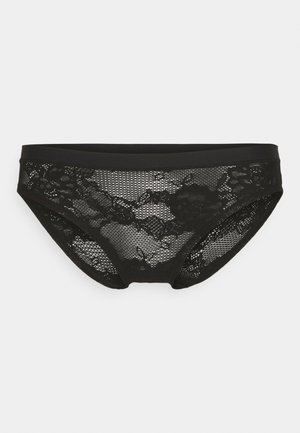 Fundos pretos em renda com um design de malha floral, apresentando uma faixa sólida preta e uma forma ajustada. Tecido leve e texturizado.