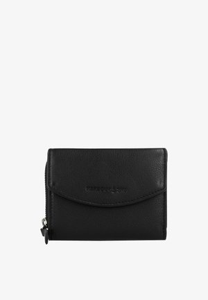 Cartera de cuero negro con superficie texturizada, solapa frontal con detalle de costura y cierre con cremallera en el lateral.