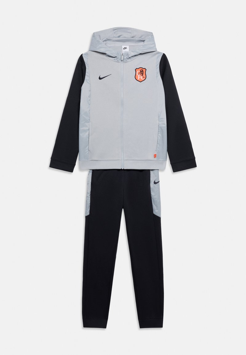 Παιδική γκρι και μαύρη φόρμα Nike με μπουφάν με κουκούλα, φερμουάρ μπροστά και σήμα αθλητικής ομάδας στο στήθος.