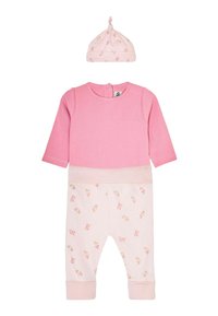 Tvådelad babyoutfit med en ribbad rosa topp och rosa byxor med blommönster, kompletterad med en matchande blommig hatt. Mjuk tyg, bekväm passform.