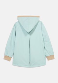 Ανοιχτό μπλε μπουφάν με κουκούλα και μπεζ ριμπ μανίκια και γιακά, φαίνεται από πίσω σε λευκό φόντο.