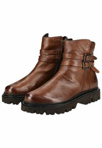Botas de cuero marrón hasta el tobillo con acentos de doble hebilla, acabado texturizado y suela resistente. Cremallera lateral para facilitar el uso.