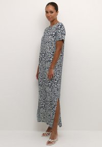 Kaffe CHARLOTTE - Maksikleit - midnight turtledove print