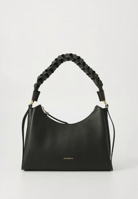 Zwarte leren handtas met een gestructureerd ontwerp, gevlochten handvat, gouden hardware accenten en een ritssluiting aan de bovenkant.