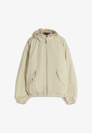 bézs dzseki levehető, szőrmebélésű kapucnival, cipzáras záródással, rugós mandzsettával és két oldalsó zsebbel, amelyek patenttal záródnak. Puha szövettextúra.