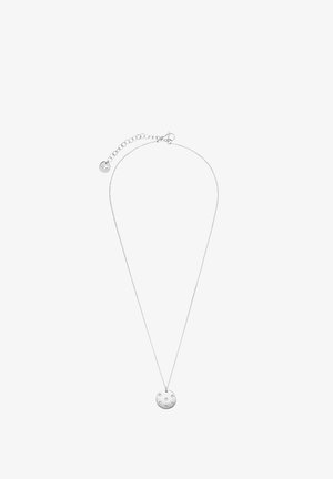 Collier en argent avec une chaîne délicate et un pendentif circulaire comportant six étoiles gravées. Longueur de chaîne réglable pour un ajustement personnalisé.