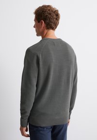 Marc O'Polo CREWNECK WITH RAGLAN WAVE STRUCTURE - Strickpullover - gray pin