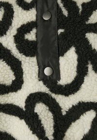 ONLY Petite ONLAMY TEDDY - Felpa in pile - eggnog