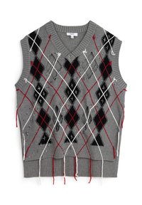 Grauer ärmelloser Pullover mit V-Ausschnitt, der ein Argyle-Muster in Schwarz, Rot und Weiß aufweist, sowie abgenutzten Details mit losen Fäden.