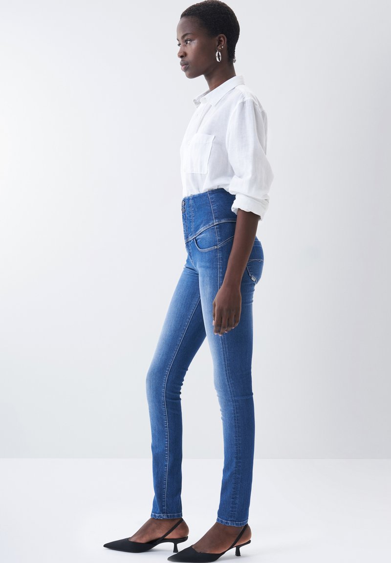 Jean Femme Salsa Taille 40 - Coupe Classique, Longueur 77cm, Composition Coton/élasthanne - Occasion Très Bon état