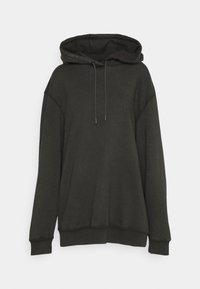 Felpa oversize grigia scura con cappuccio e cordini, maniche lunghe, polsini e orlo a costine, e un piccolo logo sul petto sul lato sinistro.