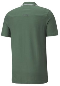 Grön kortärmad polo t-shirt gjord av slät tyg, med krage, subtila grå detaljer och ett horisontellt reflekterande band på baksidan.