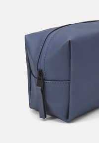 Rains WASH BAG SMALL UNISEX - Toalettmappe - bay