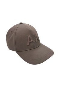 Cappello marrone in tessuto con visiera curva, caratterizzato da un logo "AX" ricamato sulla parte frontale. Dettagli delle cuciture lungo la parte superiore e sui lati.