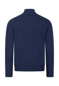 Pull en maille bleu marine à manches longues avec col haut, poignets et ourlet côtelés, présenté de dos sur un fond blanc.