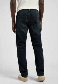 Lee WEST - Jean boyfriend - below