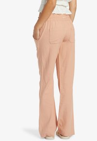 Roxy OCEANSIDE PANT - Pantalon classique - nude