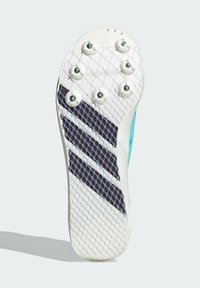 Suola di scarpa atletica con tacchetto, caratterizzata da una superficie bianca testurizzata con accenti blu e viola scuro, e diverse attaccature per i chiodi.