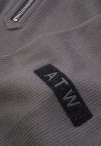 HALO Stickad tröja - black