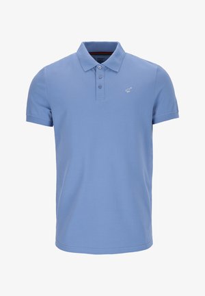 Helles blaues Polohemd mit kurzen Ärmeln, drei Knöpfen und einem kleinen weißen gestickten Logo auf der linken Brust.